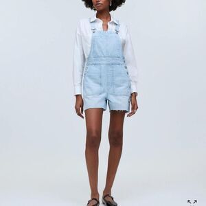 Madewell Denim Oversized Carpenter Shortalls in Chapin Wash: Raw-Hem Sz M